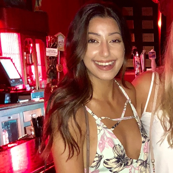 Meet your Posher, Sima - Picture 1 of 1